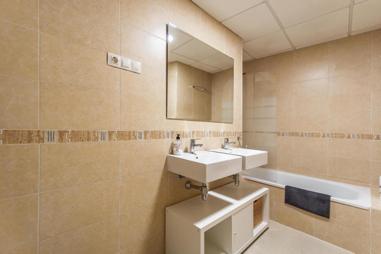 Central Malaga Apartment At Mitjana Plaza מראה חיצוני תמונה