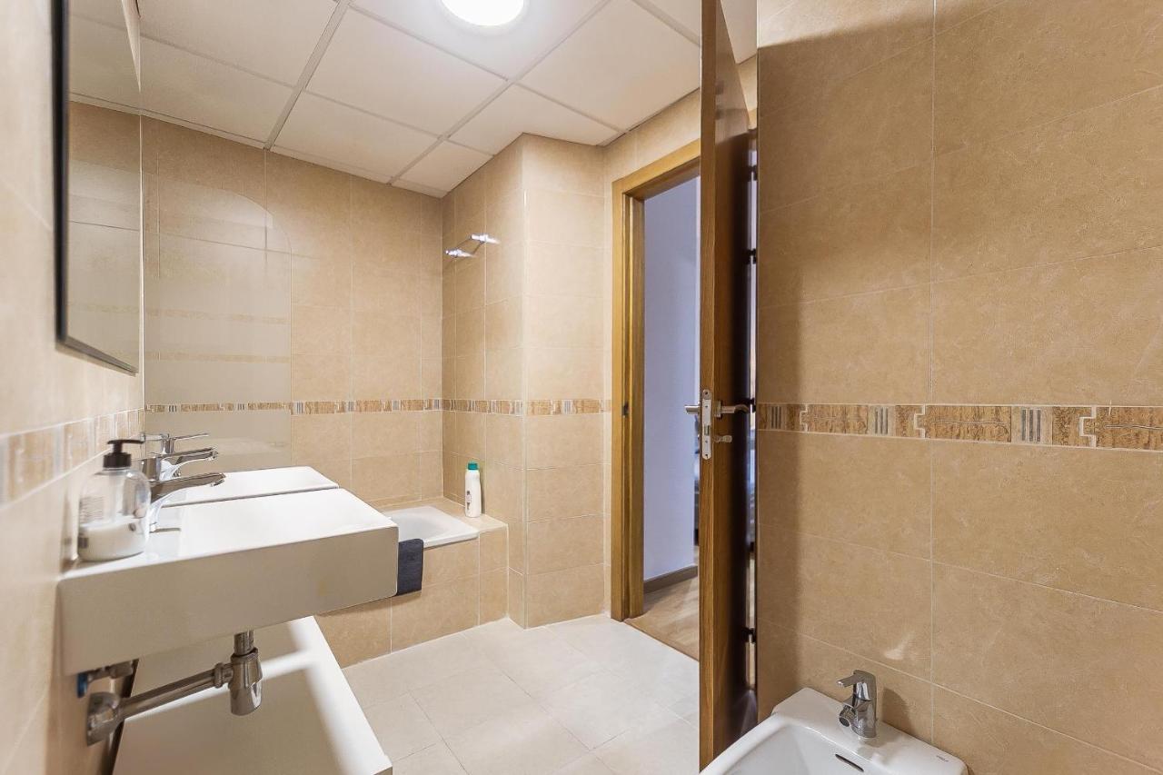 Central Malaga Apartment At Mitjana Plaza מראה חיצוני תמונה
